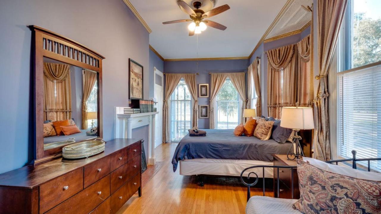 Elegant 2 Bed Directly On Forsyth Park Apartment Savannah
