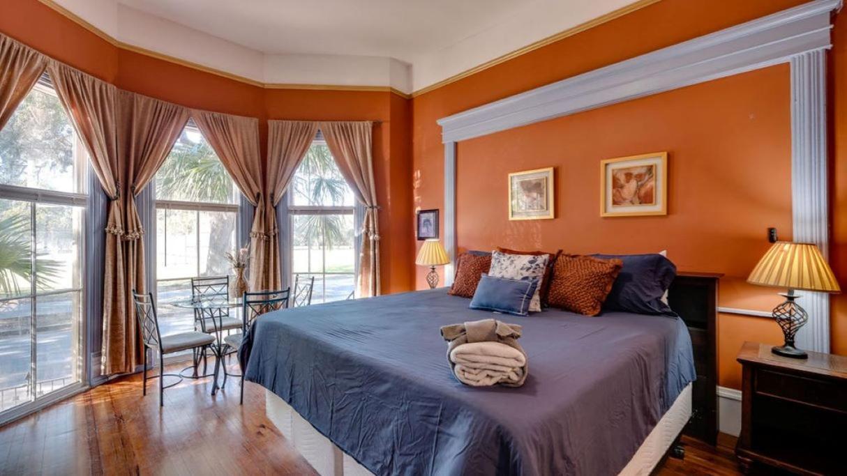 Elegant 2 Bed Directly On Forsyth Park Apartamento