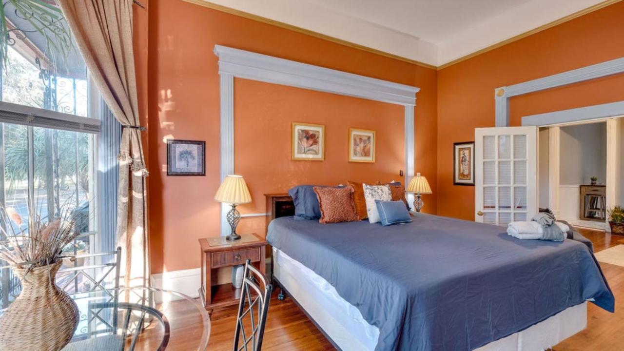 Elegant 2 Bed Directly On Forsyth Park Apartamento